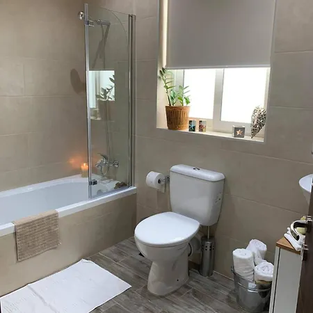 Fl 1 Ta'lonza Luxury With Hot Tub By Homely *