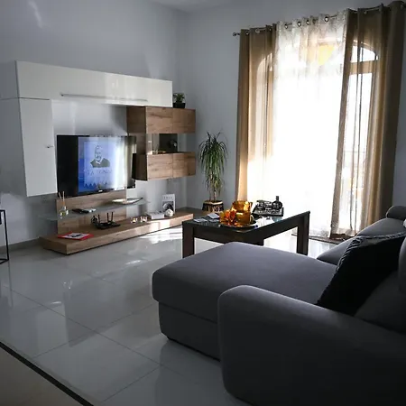 Fl 1 Ta'lonza Luxury With Hot Tub By Homely Lägenhet Mellieħa