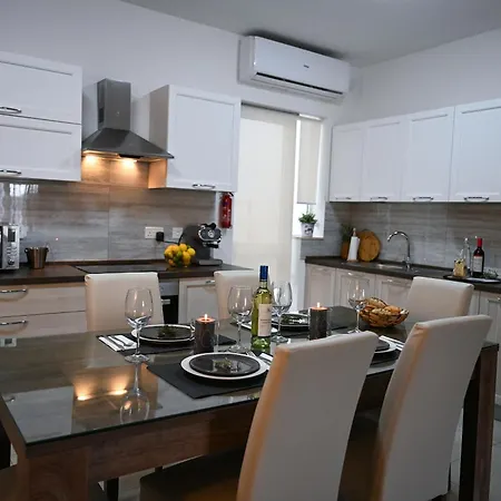 Fl 1 Ta'lonza Luxury With Hot Tub By Homely