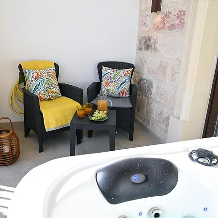 Fl 1 Ta'lonza Luxury With Hot Tub By Homely *