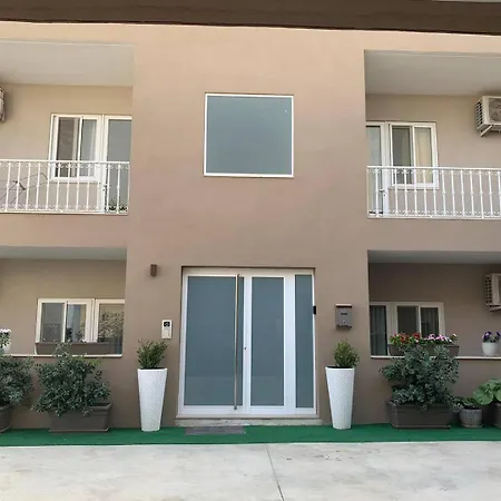 Fl 1 Ta'lonza Luxury With Hot Tub By Homely