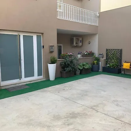 Apartment Fl 1 Ta'lonza Luxury With Hot Tub By Homely