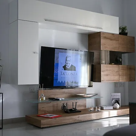 Fl 1 Ta'lonza Luxury With Hot Tub By Homely Mellieha