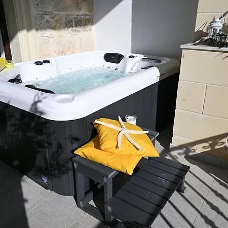 Fl 1 Ta'lonza Luxury With Hot Tub By Homely * Mellieha
