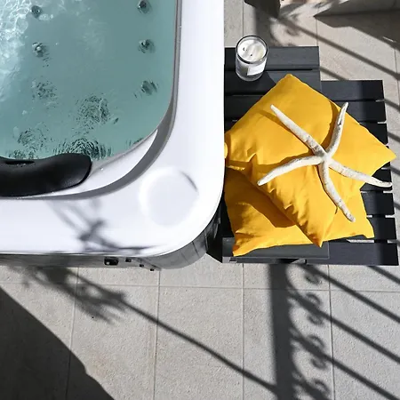 Fl 1 Ta'lonza Luxury With Hot Tub By Homely