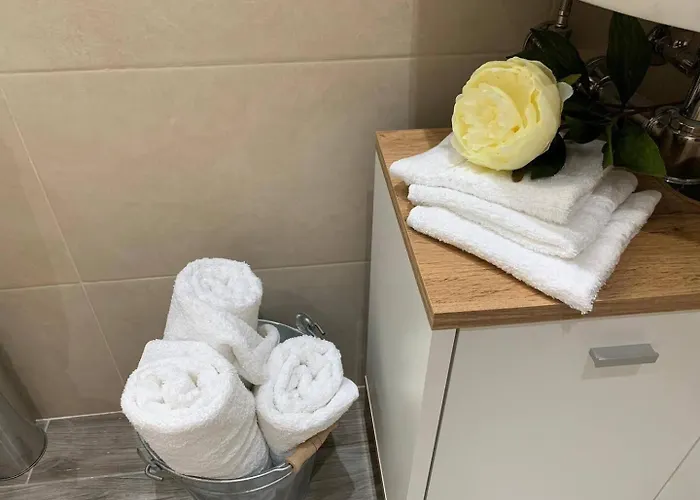 Fl 1 Ta'lonza Luxury With Hot Tub By Homely