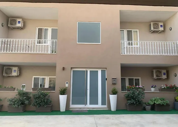 Fl 1 Ta'lonza Luxury With Hot Tub By Homely