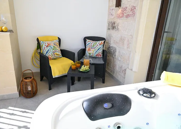 Fl 1 Ta'lonza Luxury With Hot Tub By Homely *