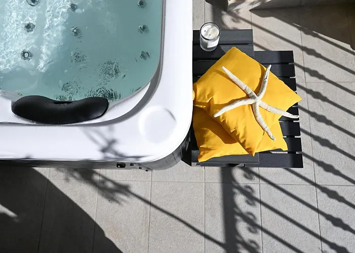 Fl 1 Ta'lonza Luxury With Hot Tub By Homely